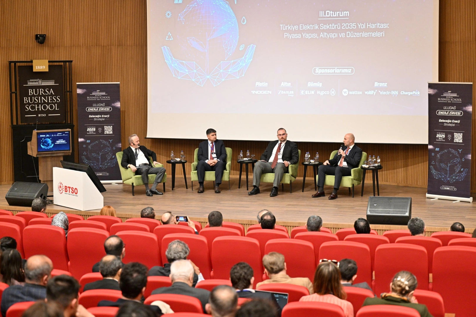 ‘Geleceğin Enerji Stratejisi’ Uludağ Enerji Zirvesi’nde konuşuldu