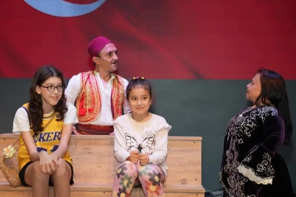 Balıkesir Gömeç'te engelli oyuncular tiyatroyal yüreklere dokundu