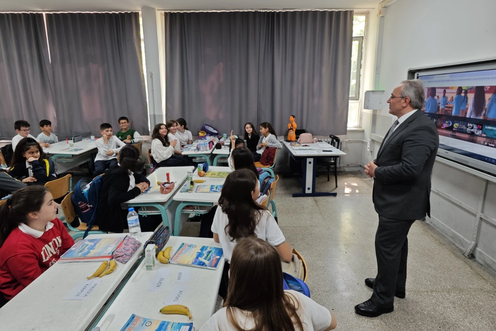 Bursa’da tüm ilçelerde eş zamanlı ders işlendi... İlk ders 'Sağlıklı Beslenme'