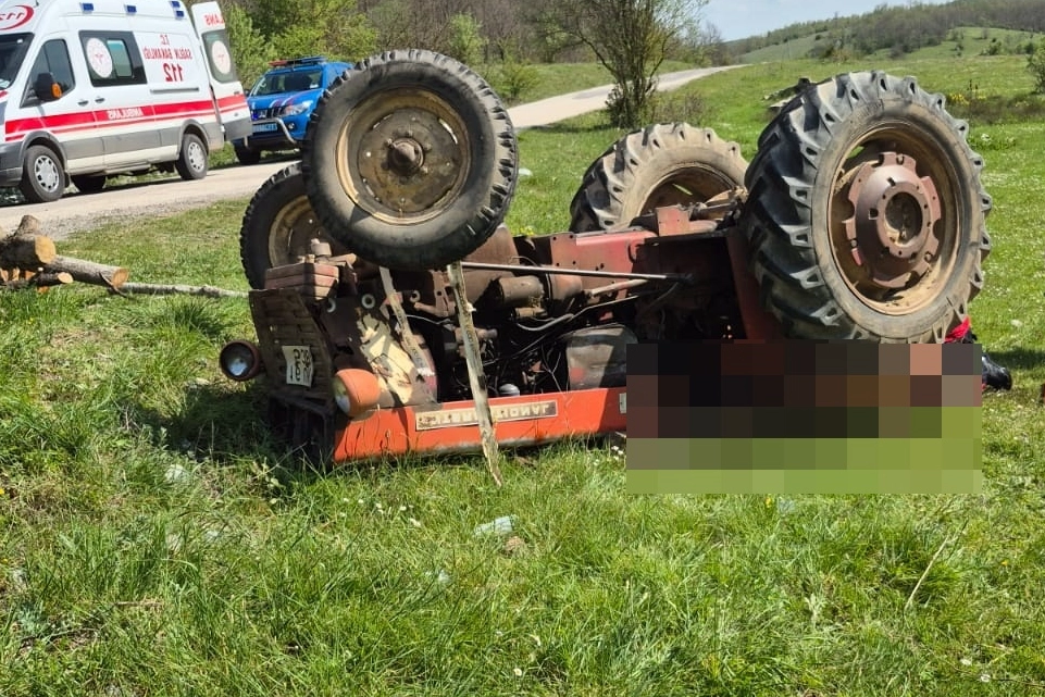 Bilecik'te traktör devrildi, sürücü yaralandı