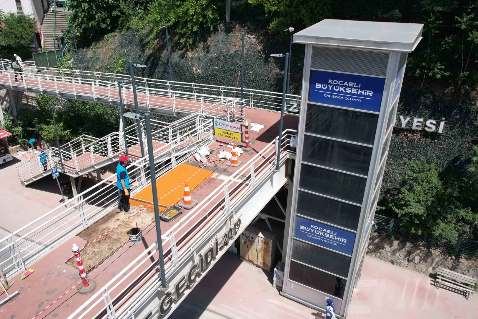 Kocaeli Büyükşehir’den üst geçitlere hassas dokunuş