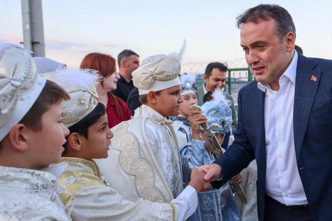 Bilecik Bozüyük’te çocuk evleri sitesi’nde sünnet düğünü
