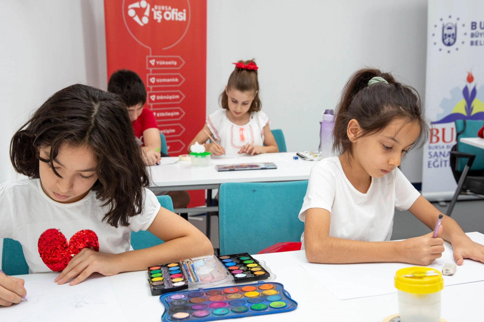 Bursa'da sanat atölyeleri çocuklara renk kattı