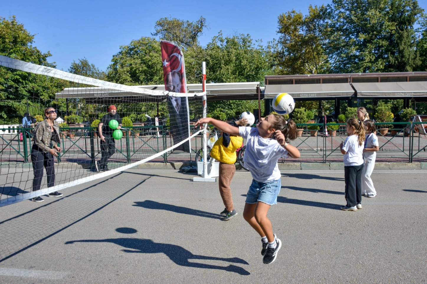 Bursa Heykel'de çocuk sesleri yükseldi