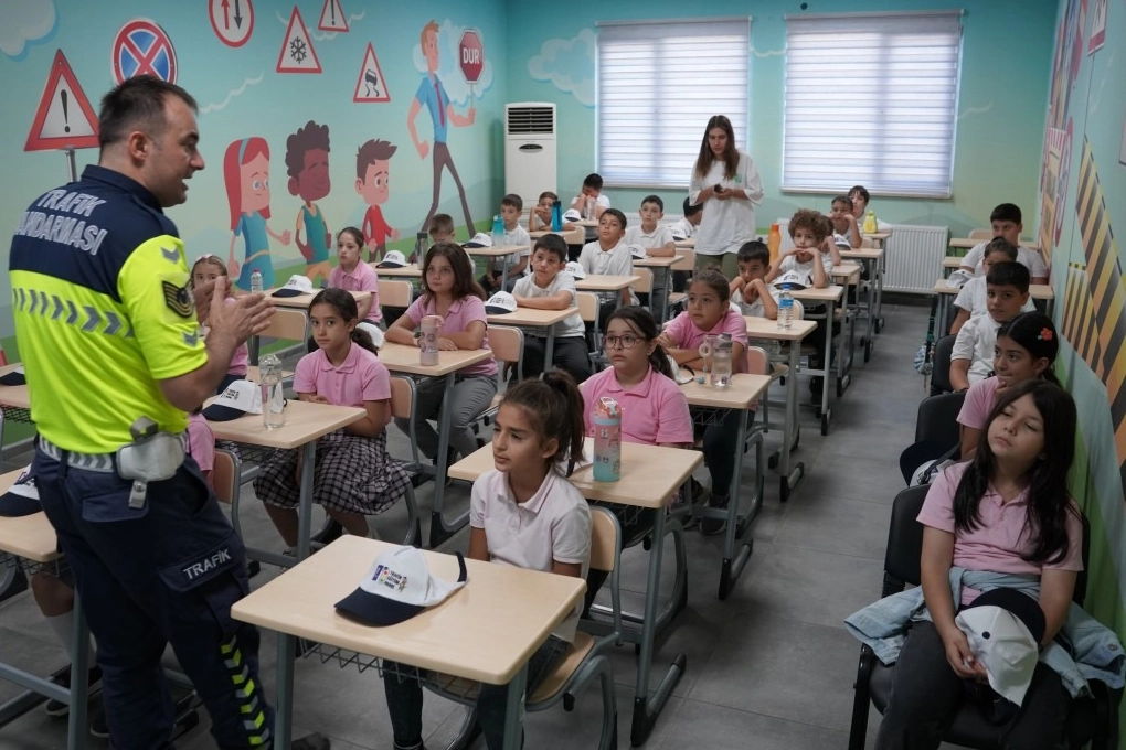 Kocaeli'de geleceğin bilinçli sürücü ve yayaları yetiştiriliyor