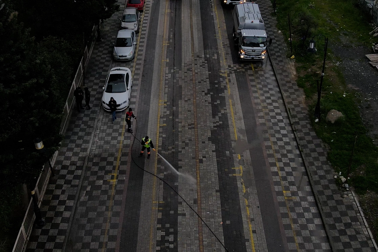 Maltepe’de mahalle temizlik seferberliği devam ediyor