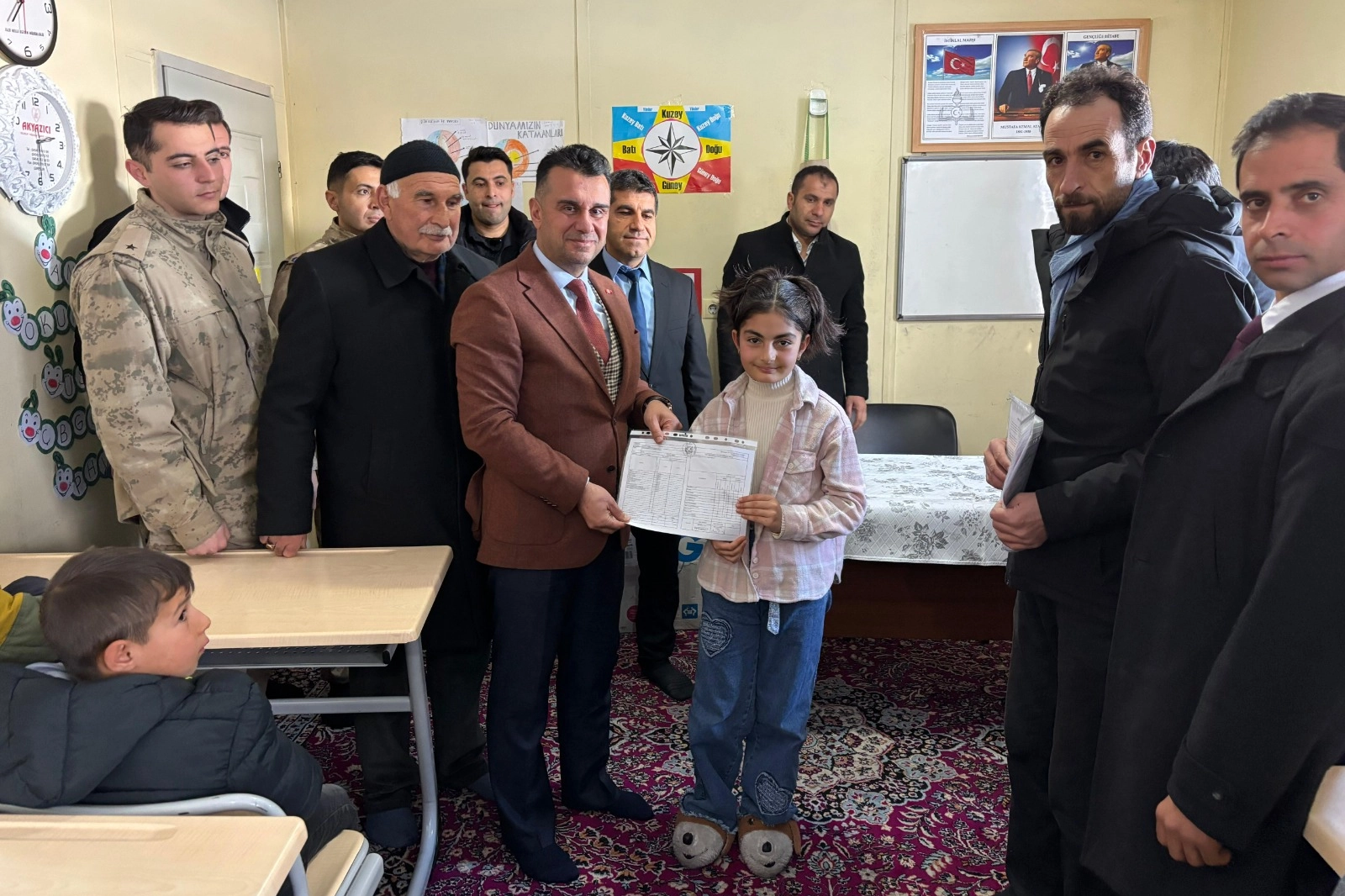 Erzurum'da şehit çocuklarının ilk karne heyecanı paylaşıldı