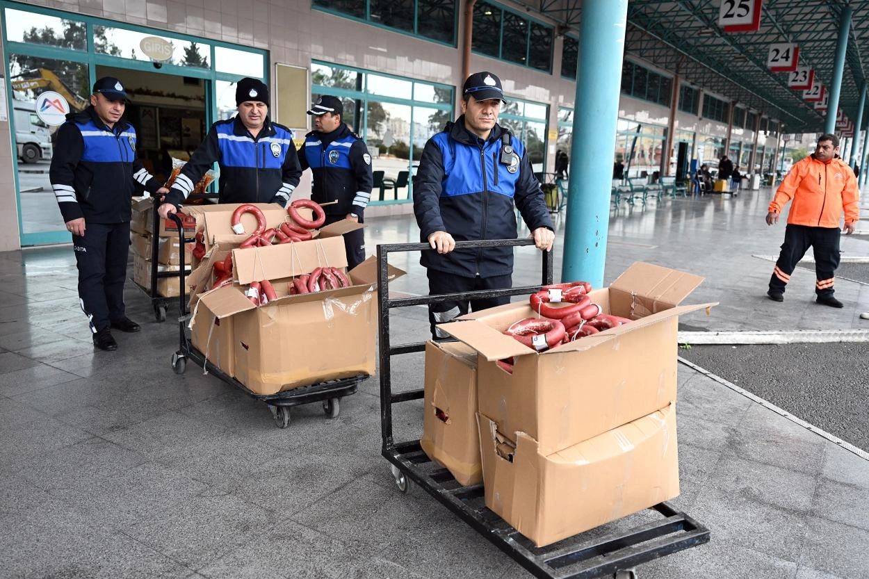 Mersin’de otobüslerde sağlıksız gıda sevkiyatına geçit yok