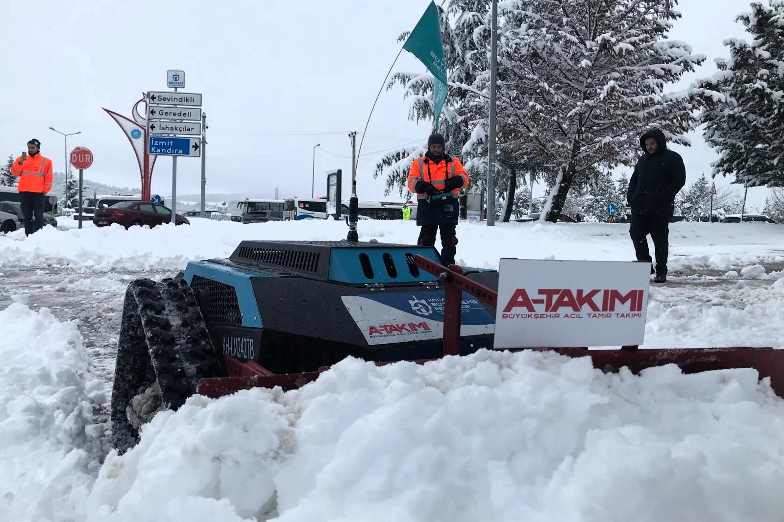 Kocaeli'de karla mücadelede robotik teknoloji
